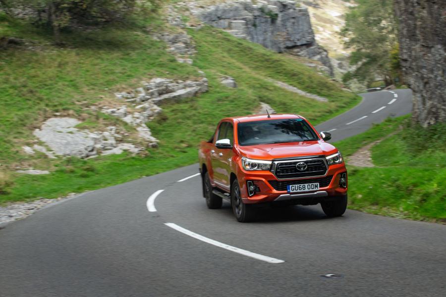  Toyota Hilux Invincible X Double Cab 2018 года  (UK) (фото 32 из 40)